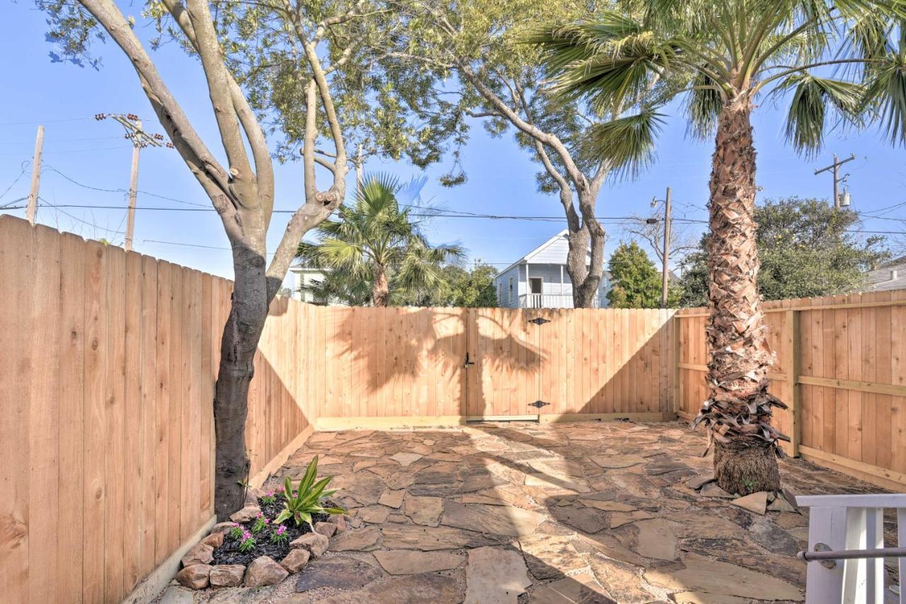 Bright Galveston Cottage Close To Beach And Strand ภายนอก รูปภาพ
