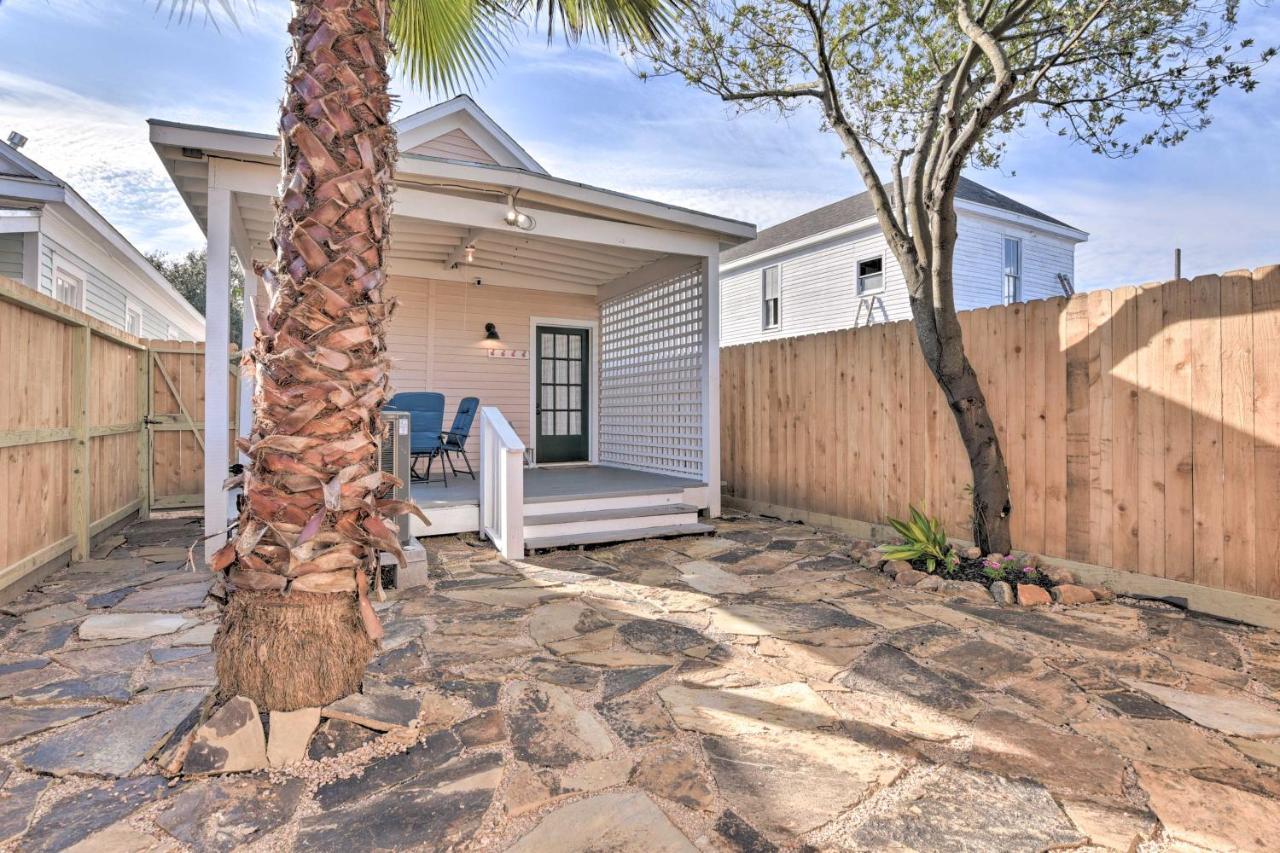 Bright Galveston Cottage Close To Beach And Strand ภายนอก รูปภาพ